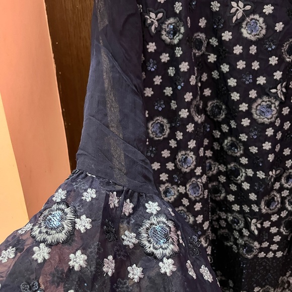 Designer heavy embroidery kurta set with long duppta! - Picture 4 of 16